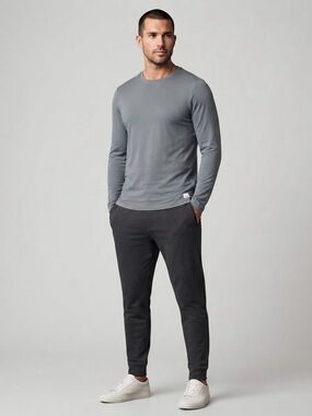Vuori Long Sleeve Crewneck Shirt in Heather Gray